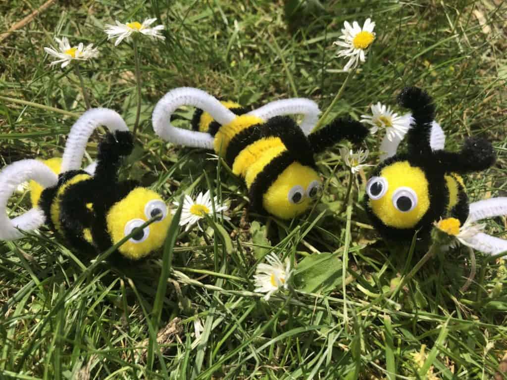 pipe cleaner bees