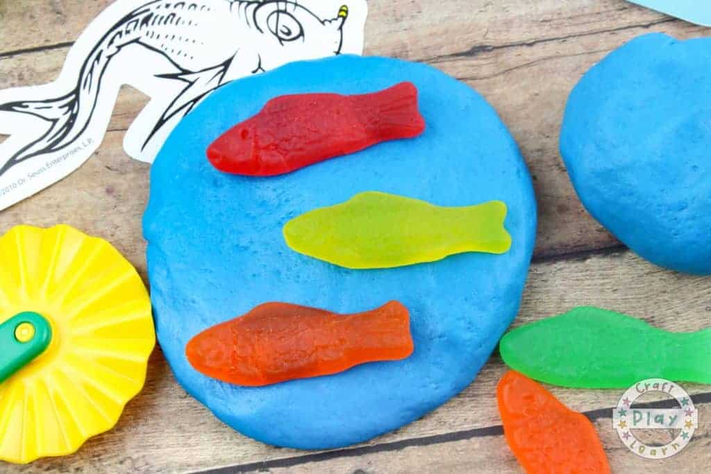 making dr seuss slime recipe with fish