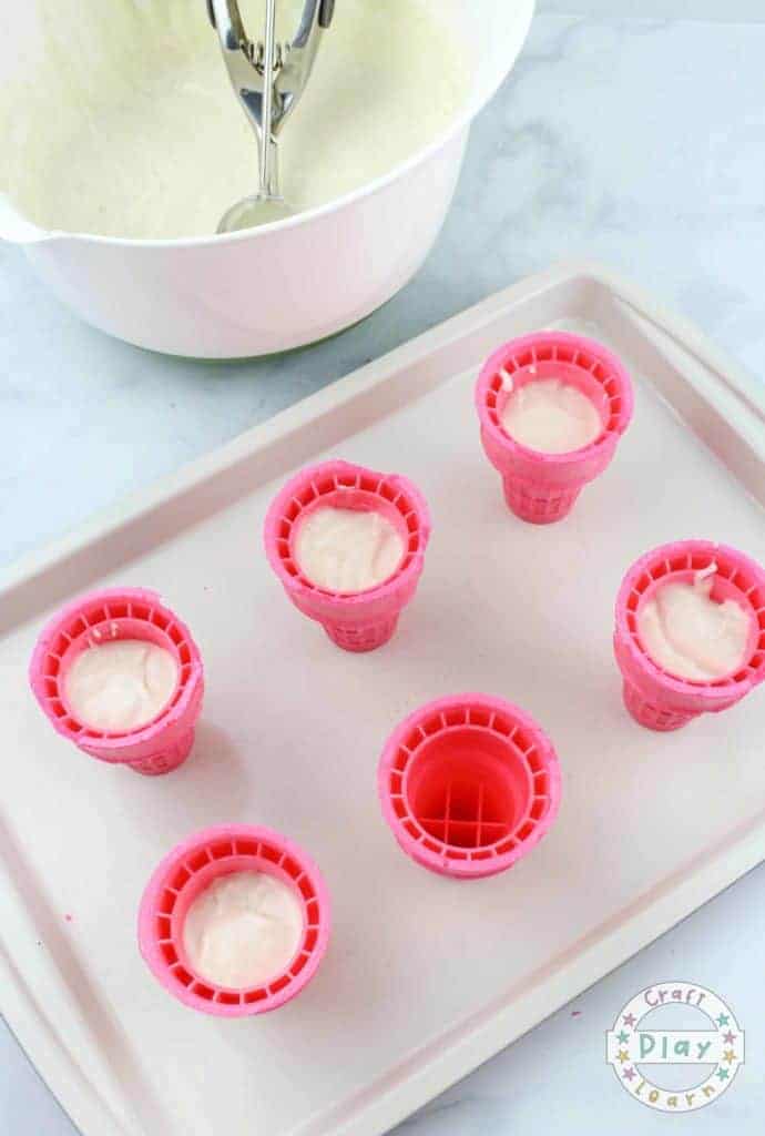 making cat in the hat cupcake party food