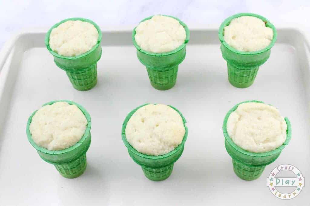baking green eggs and ham cupcakes
