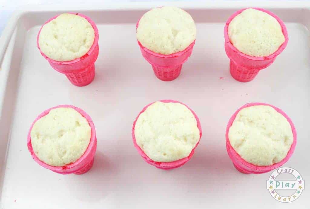 making cat in the hat cupcake party food
