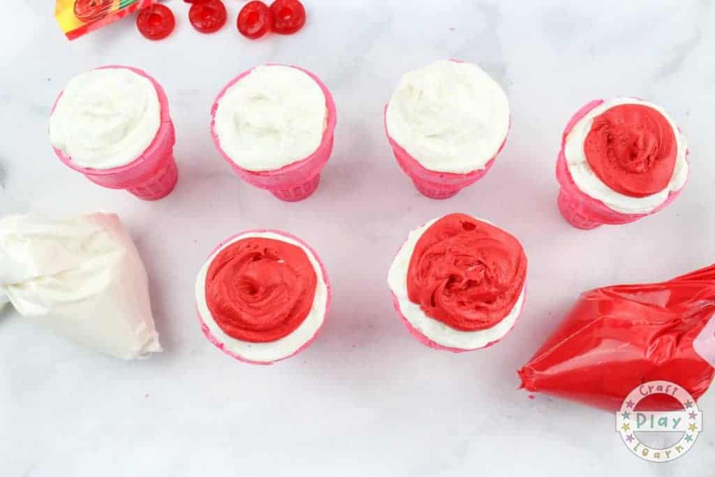 making cat in the hat cupcakes