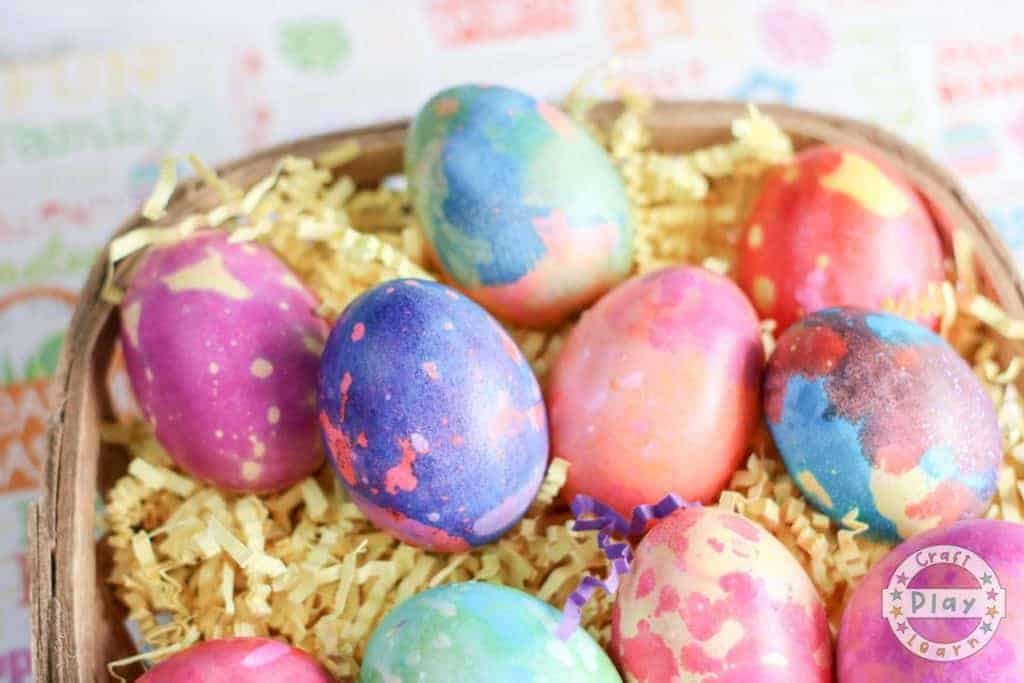 Easy Marbled Easter Eggs