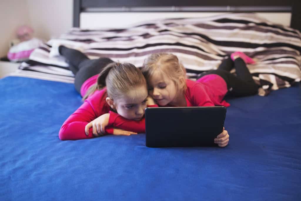 Screen Time Tv How Much Screen Time Is Too Much for Kids? - Craft Play Learn